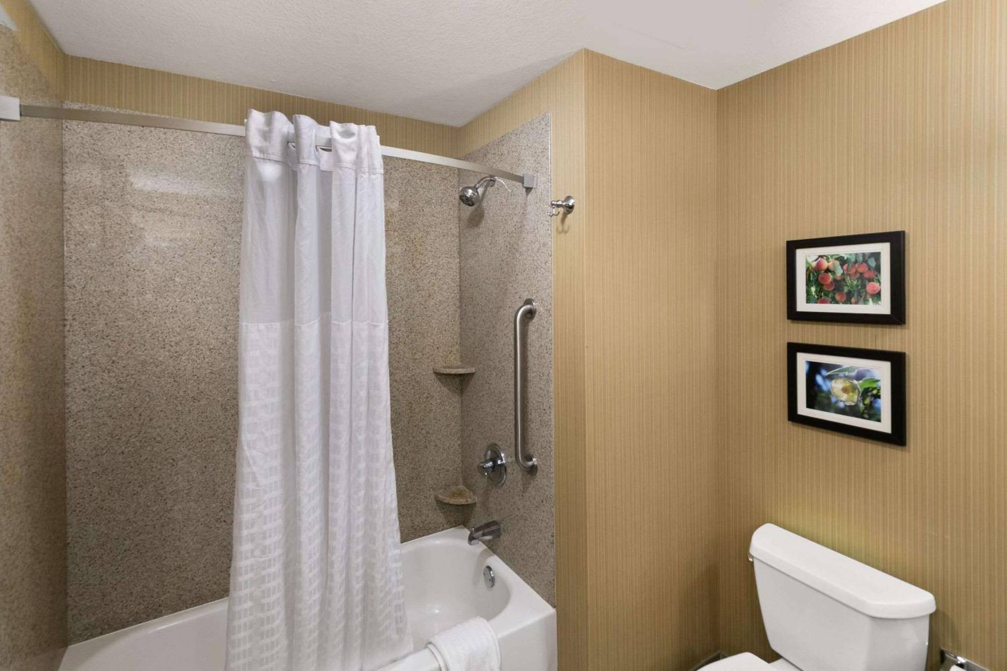 Comfort Suites Коммерс Екстер'єр фото