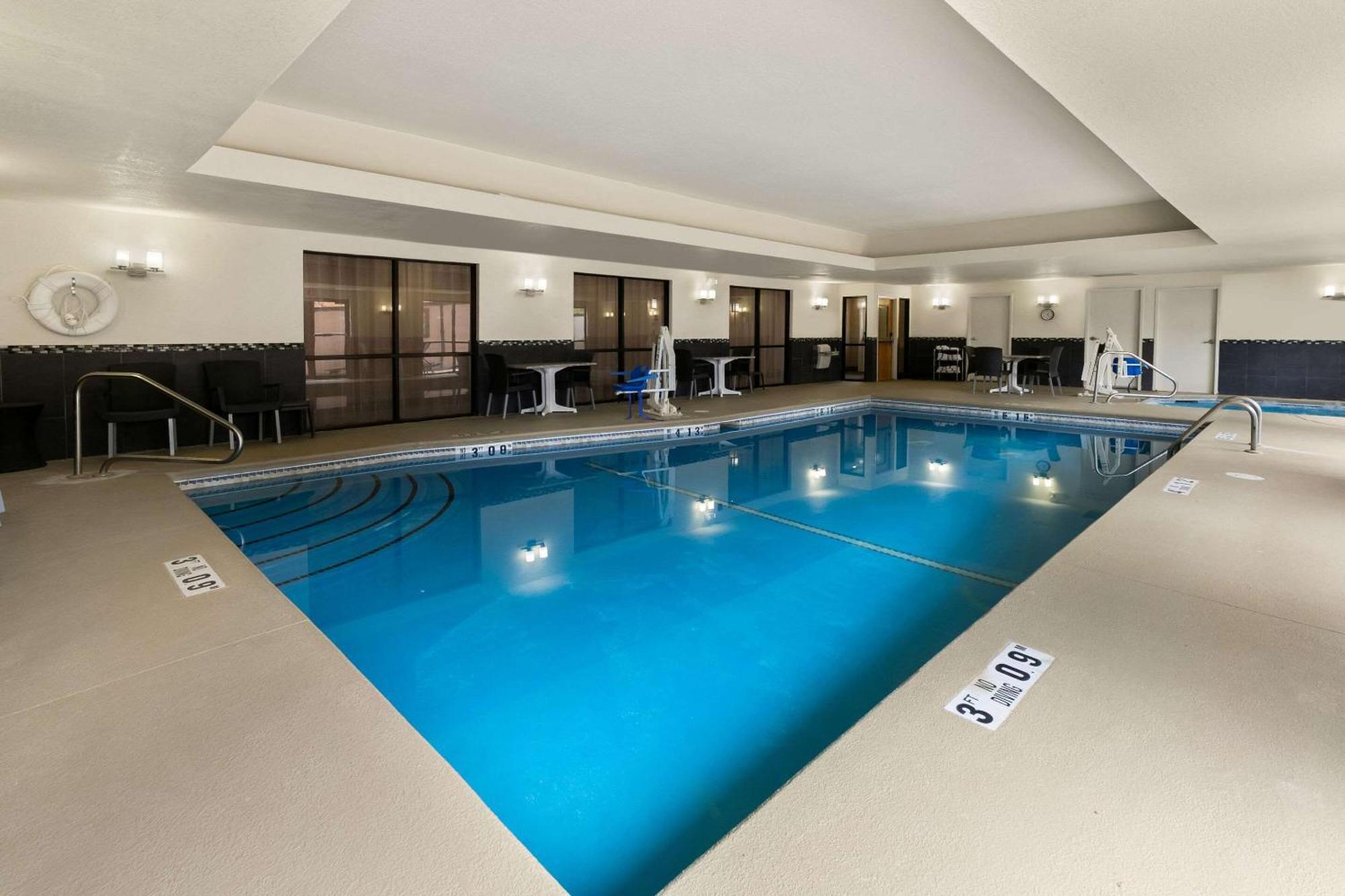 Comfort Suites Коммерс Екстер'єр фото