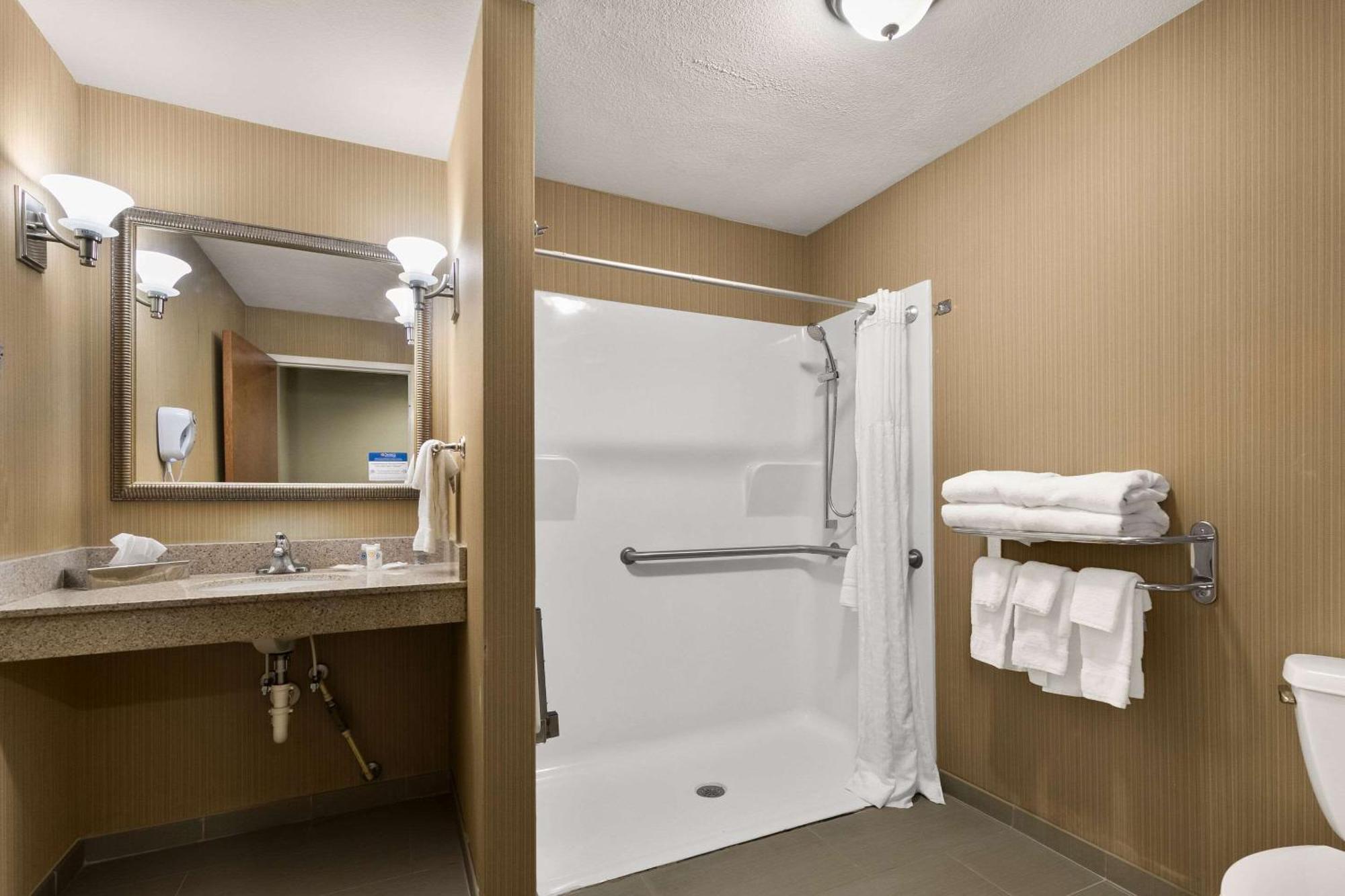 Comfort Suites Коммерс Екстер'єр фото
